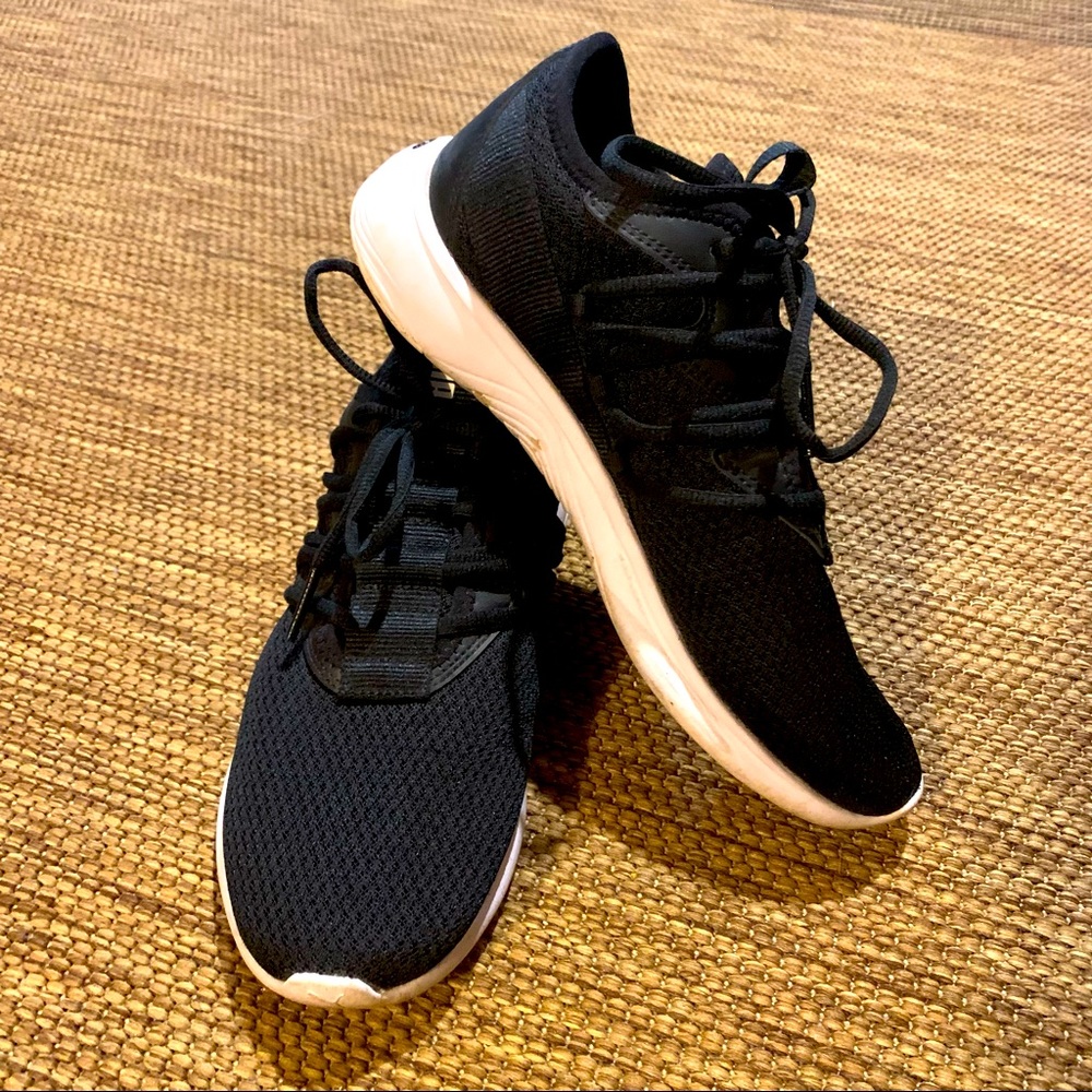 Puma Women’s Star Vital Running Shoes  Women’s size 7.5 black/white